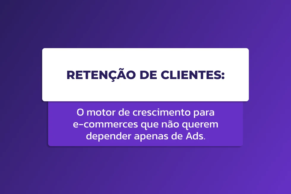 Capa com fundo em degradê roxo. No centro, um cartão branco com o título “Retenção de Clientes:” sobreposto a um bloco roxo contendo o texto “O motor de crescimento para e-commerces que não querem depender apenas de Ads.”