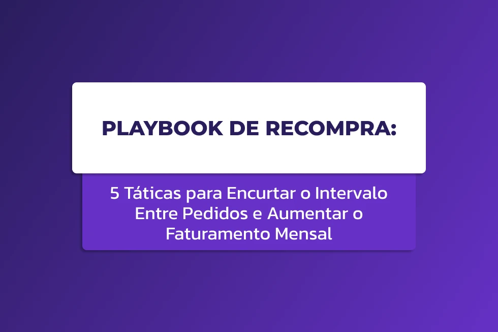 Capa de artigo com fundo roxo. Centralizado, há um bloco branco com o título "PLAYBOOK DE RECOMPRA:" e, logo abaixo, um bloco roxo claro com o subtítulo "5 Táticas para Encurtar o Intervalo Entre Pedidos e Aumentar o Faturamento Mensal".